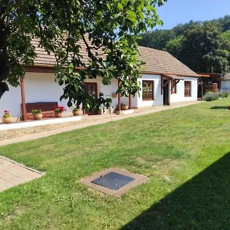 Apartment Puszta Pagony Vendeghaz Pusztaszemes